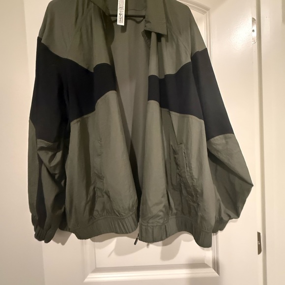 Lululemon Jacket - Picture 2 of 5